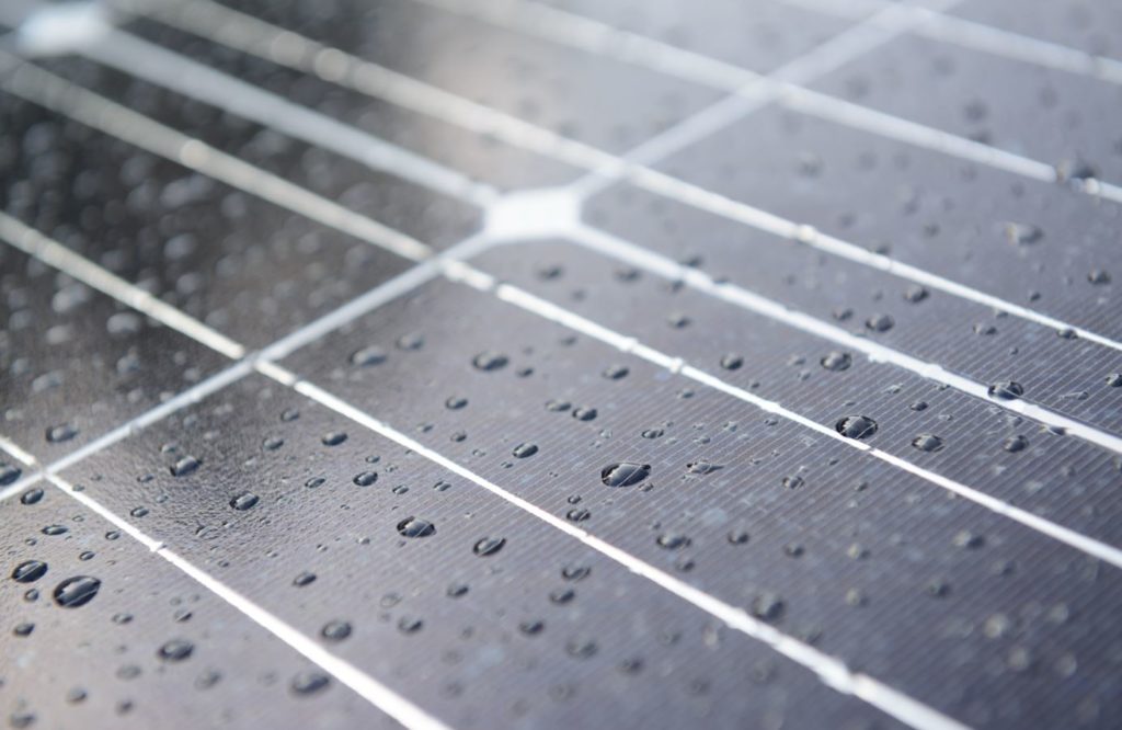 Paneles solares con lluvia, que resisten a los agentes externos