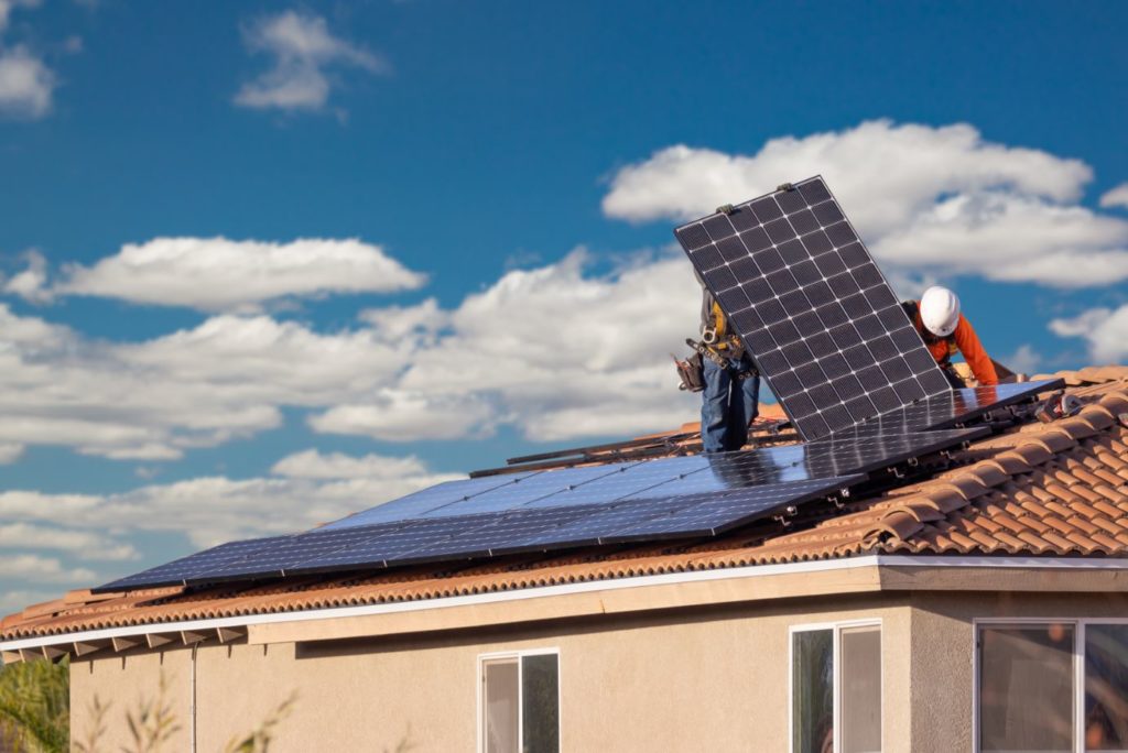 ¿Cuáles son las ventajas y desventajas de las placas solares? 