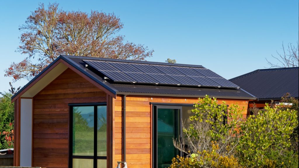 casa de campo con placas solares sin conexión a red